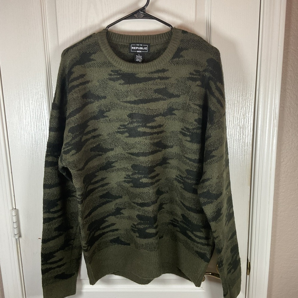 For the Republic Men's L Army Green‎ Camo Pullover Crew Neck Sweater NWOT